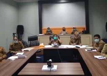 Bupati Gorontalo Utara, Indra Yasin, menyampaikan perkembangan penanganan covid-19 di Kabupaten Gorontalo Utara kepada Pemprov Gorontalo melalui video conference, Selasa (14/4/2020).