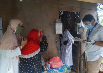 Bupati Bone Bolango Hamim Pou mengunjungi warga dan akan memberi bantuan rumah layak huni