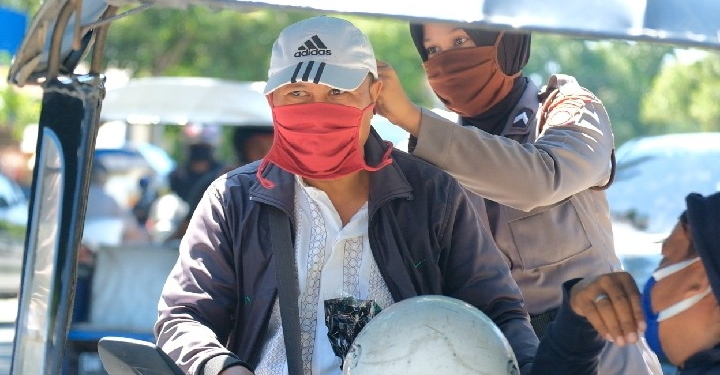 Polwan Polda Gorontalo Pemasangan Masker