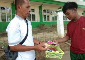 Penjual masker dadakan seiring merebaknya wabah covid-19. (widya/gopos)