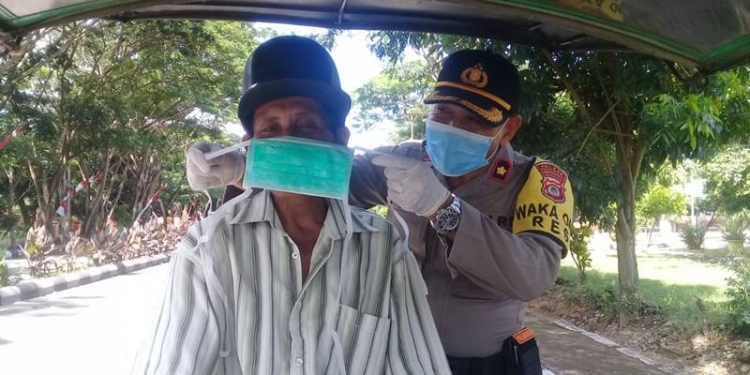 Pembagian Masker