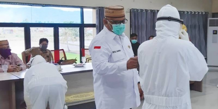 Penggunaan APD lengkap