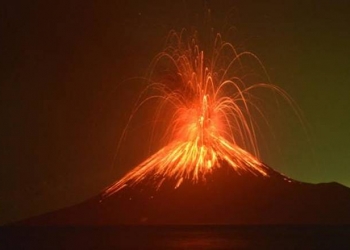 Anak Kraktau Meletus