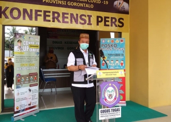 Juru Bicara Gugus Tugas Covid-19, Triyanto Bialangi, menyampaikan perkembangan Covid-19