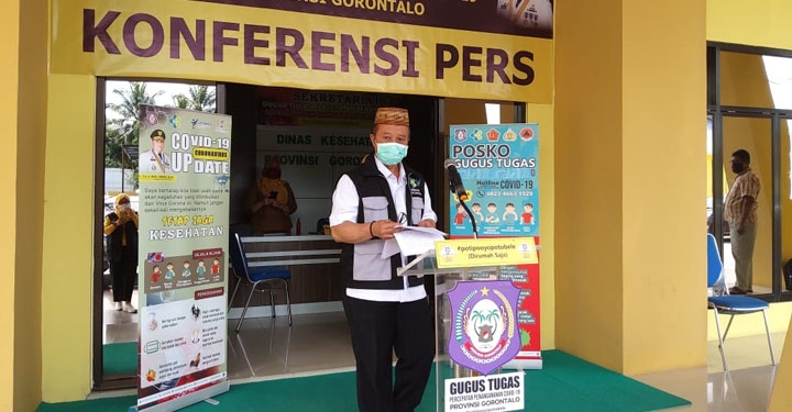 Juru Bicara Gugus Tugas Covid-19, Triyanto Bialangi, menyampaikan perkembangan Covid-19