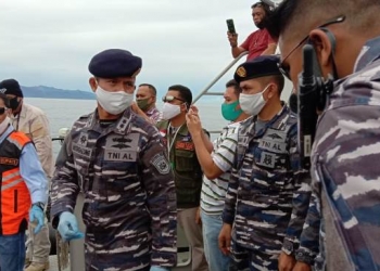 Lanal Gorontalo Bagikan Sembako ke Nelayan
