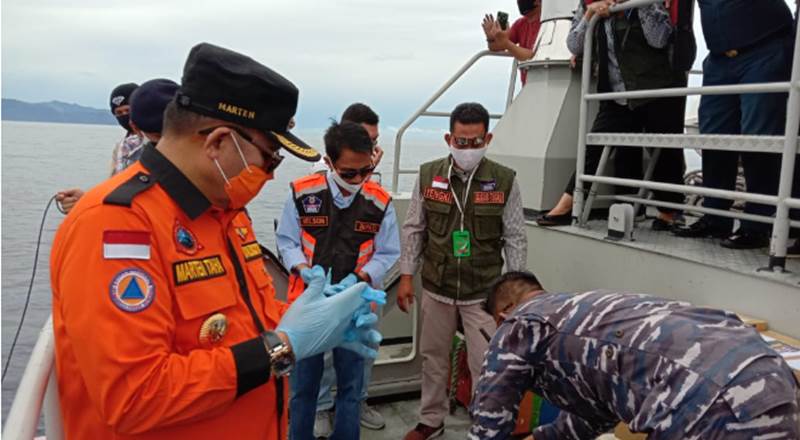  Lanal Gorontalo Bagikan Sembako ke Nelayan