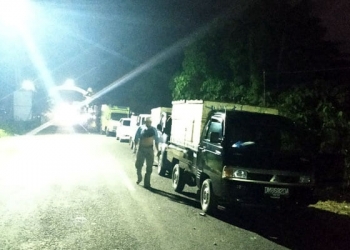 Sopir Truk tertahan di perbatasan