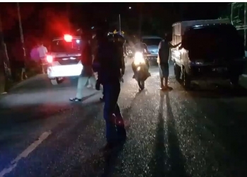 Blokade kendaraan di perbatasan