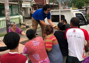 Erwin berikan bantuan korban banjir di Kota Gorontalo