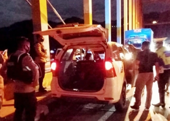 Tiga Pemuda pesta miras