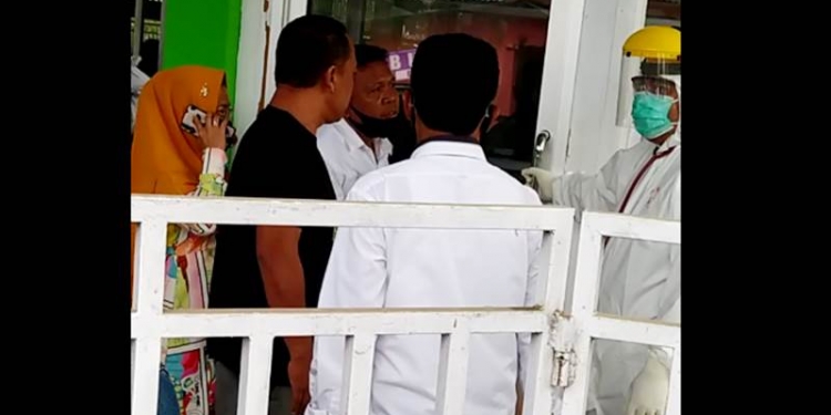 Seorang pria mendadak jatuh dan meninggal di apotek di Desa Tinelo, Kabupaten Gorontalo