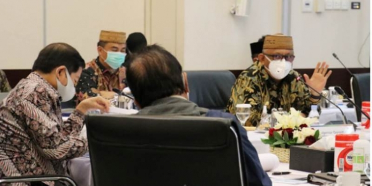Suasana pertemuan Gubernur Gorontalo Rusli Habibie dengan Menteri PPN/Bappenas, di Jakarta beberapa waktu lalu. (Foto : dok. Humas)