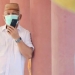 Gubernur Gorontalo Rusli Habibie saat berkomunikasi dengan telepon seluler. (Foto: dok Humas).