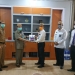 Kepala BPKP Provinsi Gorontalo, Raden Murwantara (tengah), menyerahkan laporan hasil pengawasan semester I tahun 2020 kepada Wagub Gorontalo H. Idris Rahim (ketiga kiri) di ruang kerja Wagub, Senin (31/8/2020). (Foto : Gusti)