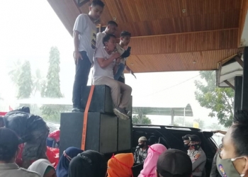 Kades Lombongo Dituntut Dicopot