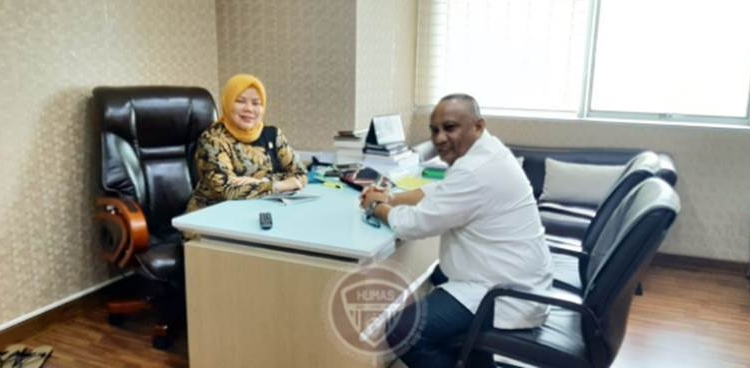 Idah Syahidah (kiri) saat menerima kunjungan kerja Gubernur Gorontalo Rusli Habibie di Gedung DPR RI, Jakarta, beberapa waktu lalu. (Foto: dok. Humas).