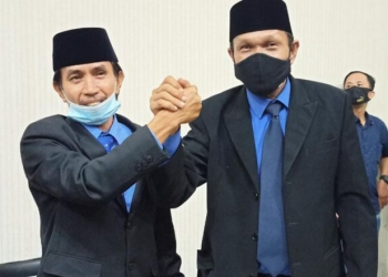 Kandidat PAW Wabup Gorontalo terpilih, Herman Walangadi (kiri).