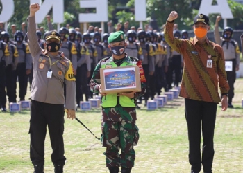 Pembagian Masker oleh Komisi III DPR RI