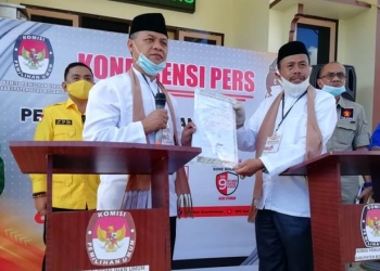 Bakal Pasangan Calon (Paslon) Rusliyanto Monoarfa-Umar Ibrahim Usai mendaftar di KPU Bone Bolango, Sabtu (5/9/2020).