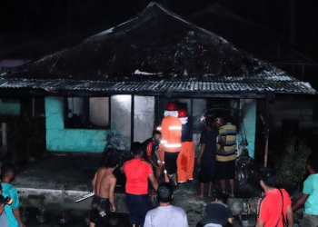 Kebakaran akibat menyalin bensin