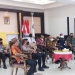 Suasana Rakor yang diikuti Sekdaprov Gorontalo dan jajaran Forkopimda terkait penegakan hukum dalam Pilkada Serentak tahun 2020 di masa pandemi Covid-19 melalui video conference (Vidcon) dari aula rudis gubernur, Jumat (18/9/2020). (Dok. Humas)