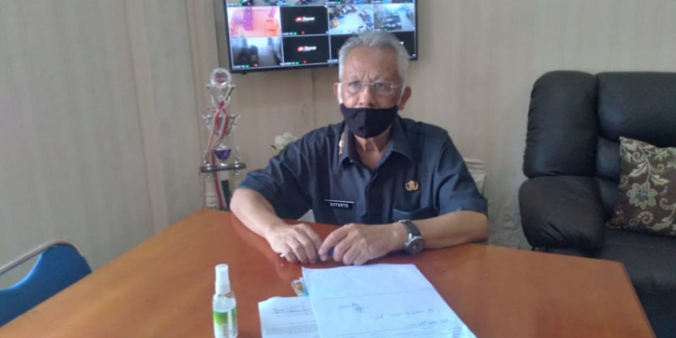 Plt Sekwan Kota Gorontalo, Sutarto, saat ditemui gopos.id di Kantor DPRD Kota Gorontalo, Selasa (15/9/2020). (F.Ramlan/gopos).