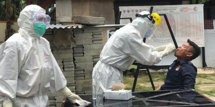 Anggota dan Staf KPU Kabupaten Gorontalo swab test