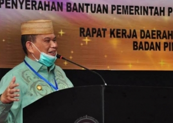 Wagub Gorontalo H. Idris Rahim memberikan sambutan pada pembukaan Rakerda I BPD PHRI Provinsi Gorontalo di Grand Q Hotel, Kota Gorontalo, Kamis (3/9/2020). (Foto : Haris – Humas)