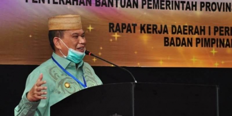 Wagub Gorontalo H. Idris Rahim memberikan sambutan pada pembukaan Rakerda I BPD PHRI Provinsi Gorontalo di Grand Q Hotel, Kota Gorontalo, Kamis (3/9/2020). (Foto : Haris – Humas)