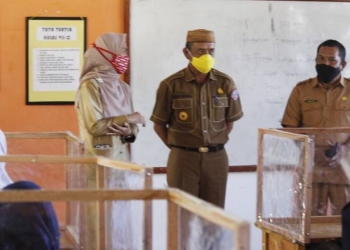 Syarif Mbuinga meninjau proses pembelajaran tatap muka
