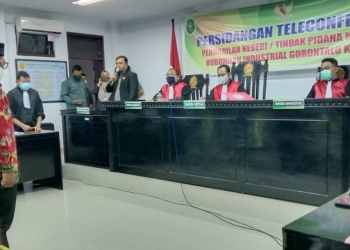 Terdakwa Darwis Moridu