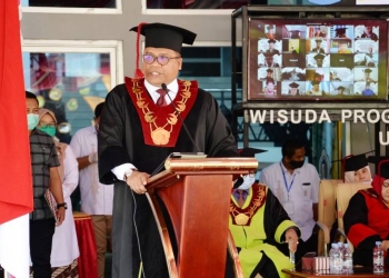 Rektor UNG Wisuda