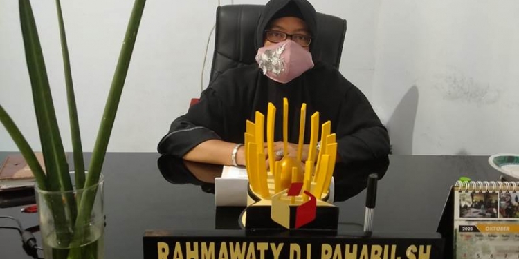 Anggota Bawaslu Pohuwato, Kordiv SDM, Rahmawaty DJ. Pahabu SH. Foto Istimewa