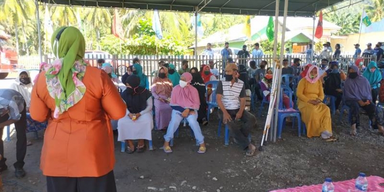 calon wakil bupati Pohuwato, Suharsi Igrisa saat kampanye dialogis di Kecamatan Lemito, Kabupaten Pohuwato. Jumat (9/10/2020). Foto Istimewa