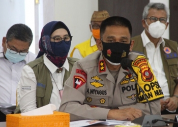 Kapolda Gorontalo, Irjen Pol Akhmad Wiyagus saat hadir dalam rapat koordinasi Pemprov Gorontalo dan BNPB  yang membahas masalah penyebaran Covid-19, Rabu (7/10/2020). (Humas Polda Gorontalo)