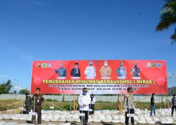 https://humas.gorontaloprov.go.id/polda-gorontalo-musnahkan-33-ribu-liter-minuman-keras/
