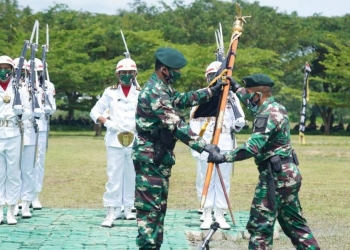 Peresmian Yonif 715 Motoliato menjadi Yonif Raider 715 Motoliato oleh  Pangdam Xlll Merdeka, Mayjen TNI Santos G Matondang yang ditandai dengan pergantian atribut lama ke yang baru, di Lapangan Upacara Yonif  Raider 715 Motuliato. (foto.istimewa)