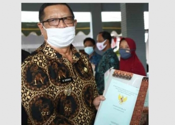 Penyerahan Sertifikat tanah