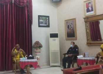 Gubernur Gorontalo, Rusli Habibie, memaparkan perkembangan kasus covid-19 di Gorontalo, Selasa (10/11/2020). (gopos.id)
