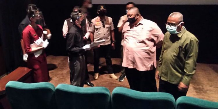 Satgas Covid-19 mengecek penerapan prokes di Bioskop