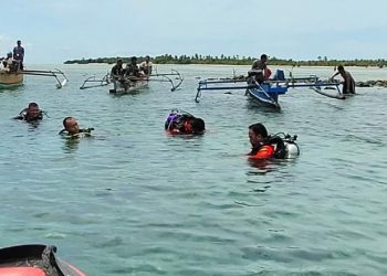 Pencairan orang hilang di Perairan Popayato Timur oleh tim Basarnas bersama warga setempat.(istimewa)