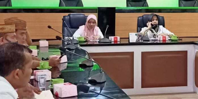 Sekretaris Daerah Kabupaten Gorontalo, Hadijah Thayeb, memimpin rapat persiapan pengembangan ternak sapi terpadu, Rabu (21/10/2020).