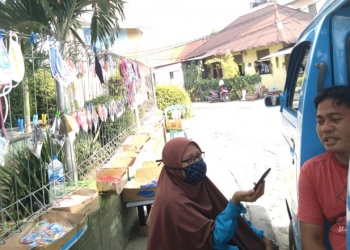 Sopir angkot di tengah pandemi