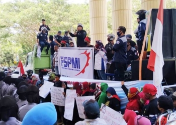 Demo tolak UU Cipta Kerja