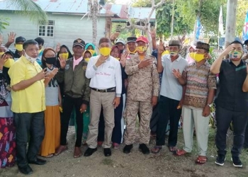 Calon Bupati Pohuwato, Saipul Mbuinga bersama masyarakat optimis memenangkan pilkada Pohuwato, (muhajir/gopos)