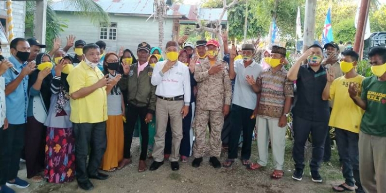 Calon Bupati Pohuwato, Saipul Mbuinga bersama masyarakat optimis memenangkan pilkada Pohuwato, (muhajir/gopos)