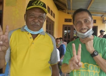 Calon Bupati Gorontalo, Nelson Pomalingo, dan Yasin Hasan Tilola berpose bersama. (istimewa)