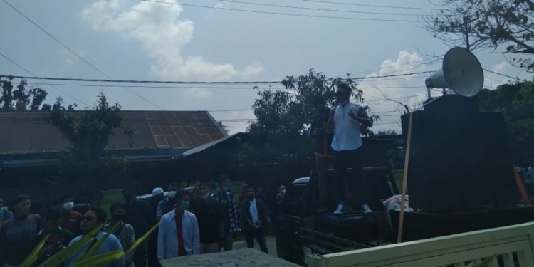 Jelang Putusan Darwis Moridu, Massa Aksi Unjuk Rasa di Depan PN Gorontalo