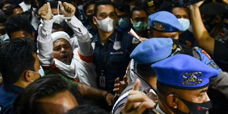 Habib Rizieq Ditahan